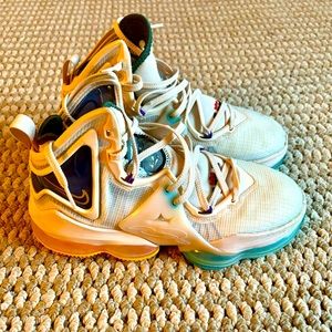 Nike Lebron 19….. Size 6.5(US)